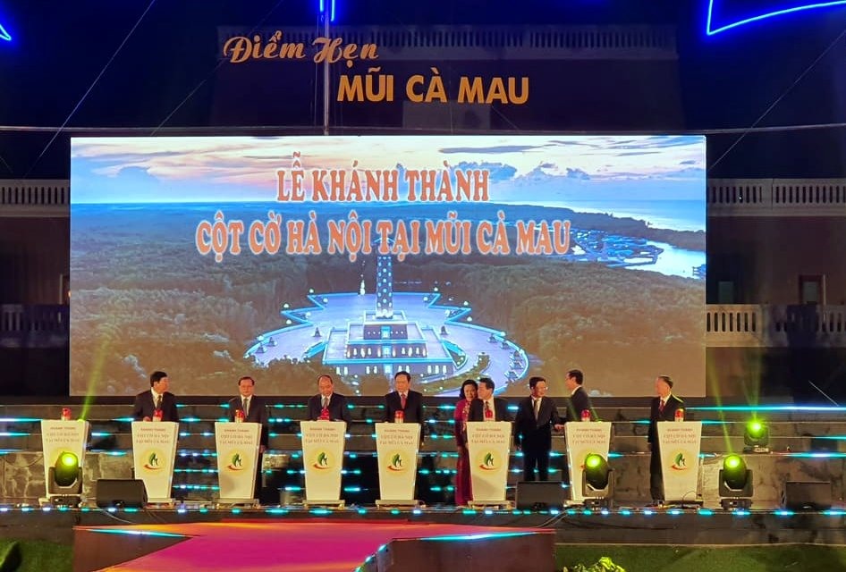 Chính thức Khánh thành Cột cờ Hà Nội tại Mũi Cà Mau (ảnh Nhật Hồ)