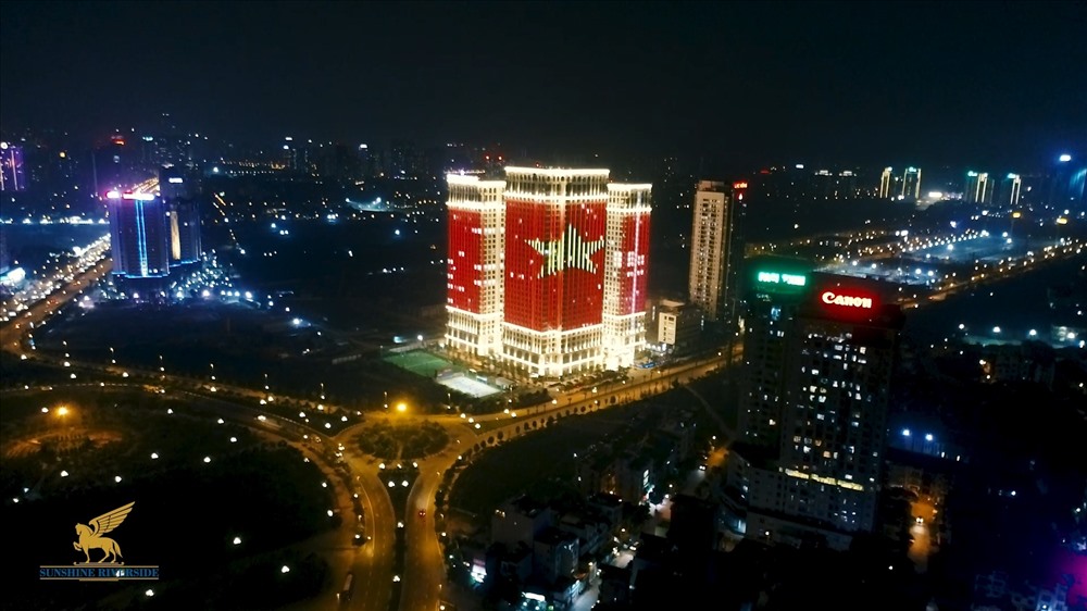 Và sau khi chính thức đoạt HVC, dự án Sunshine Riverside lại rực sáng suốt đêm, bừng lên hãnh diện tại khu vực Tây Hồ Tây đắt giá.