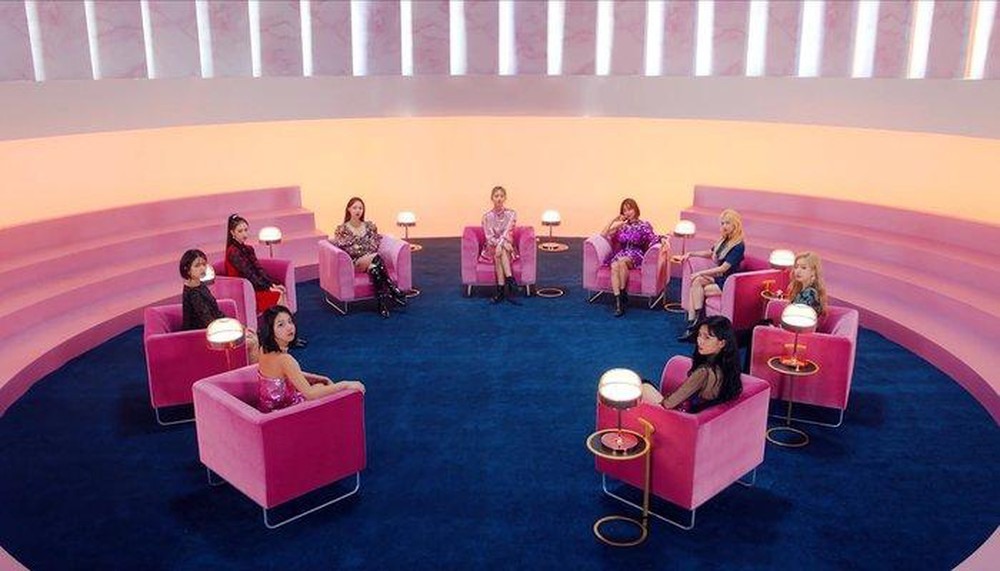 hình ảnh của TWICE trong MV Fake & True - Ảnh : TWICE Vietnam fanpage