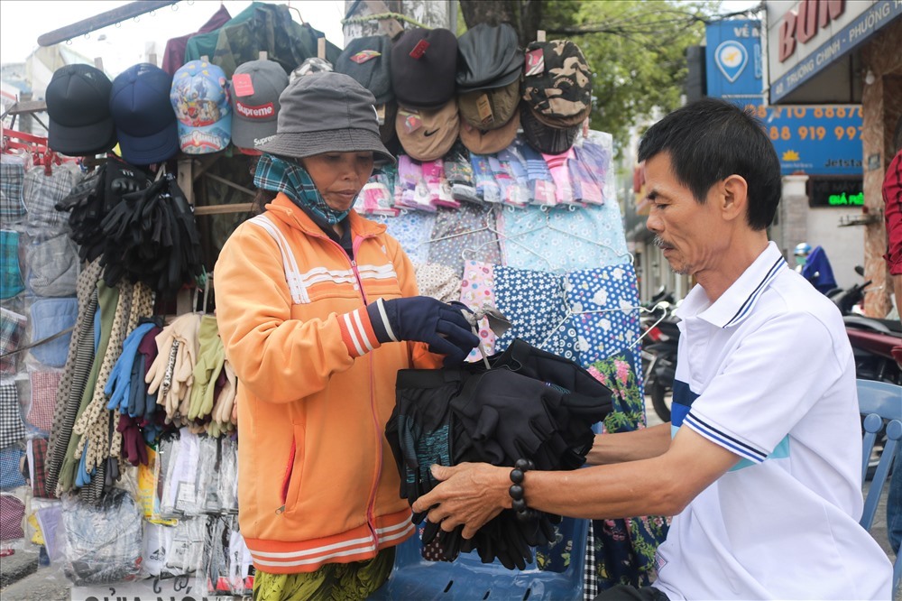 Nhiều năm bắt cướp, hiệp sỹ “Trần Văn Hoàng” đúc kết được kinh nghiệm là cướp giật tăng cao dịp cuối năm. Ảnh: PV