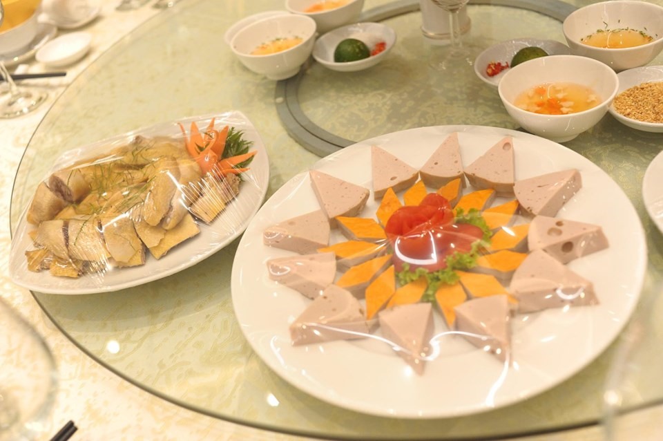 Những món ăn mang đậm không khí ngày Tết đã được chuẩn bị sẵn sàng.