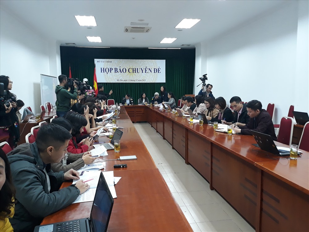 Bộ Tài chính trả lời về các vấn đề liên quan đến hiệp định thương mại tự do. Ảnh: TN