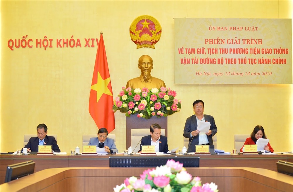 Toàn cảnh phiên họp. Ảnh Ái Vân