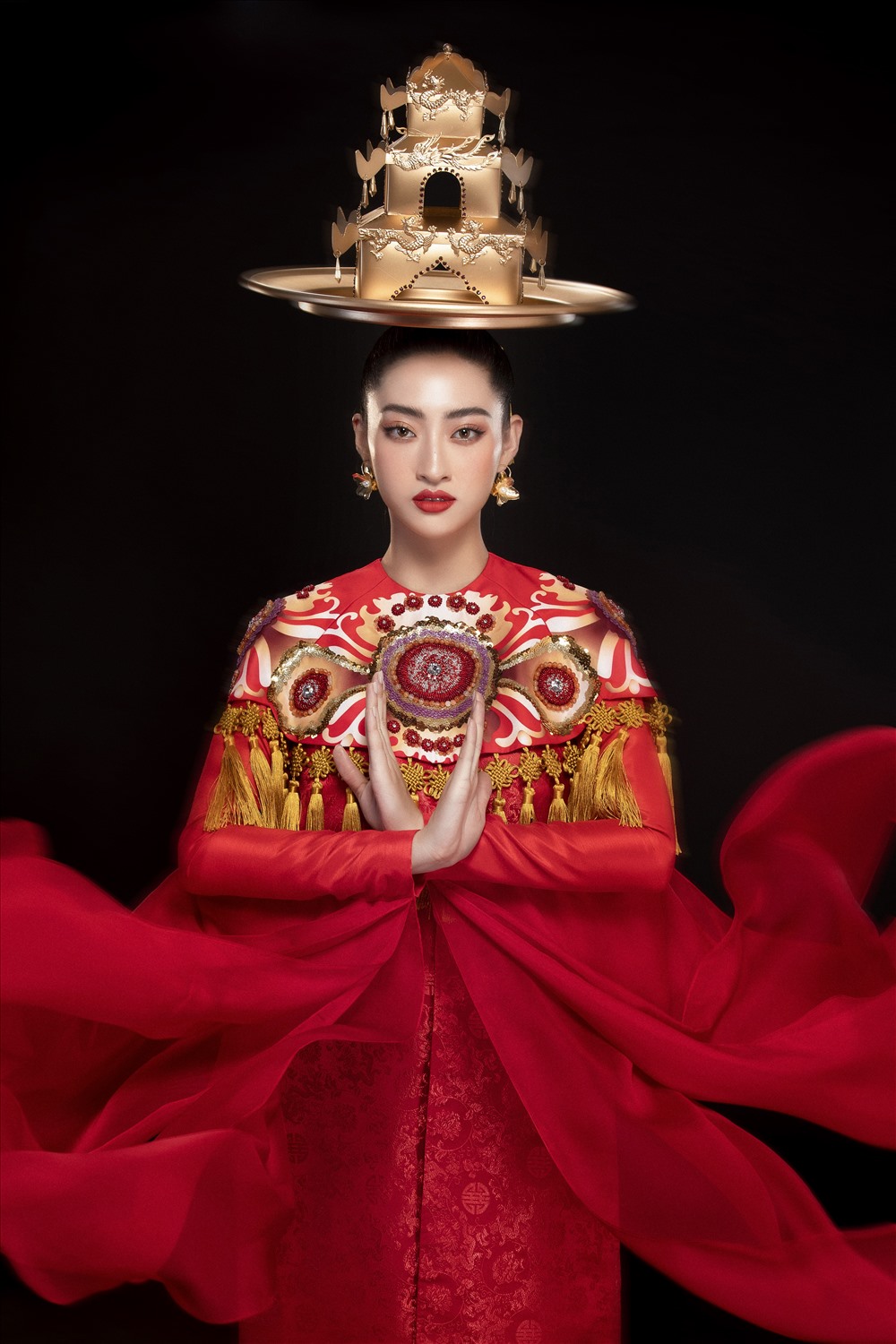 Lương Thùy Linh mang điệu múa mâm vàng thi Hoa hậu Thế giới