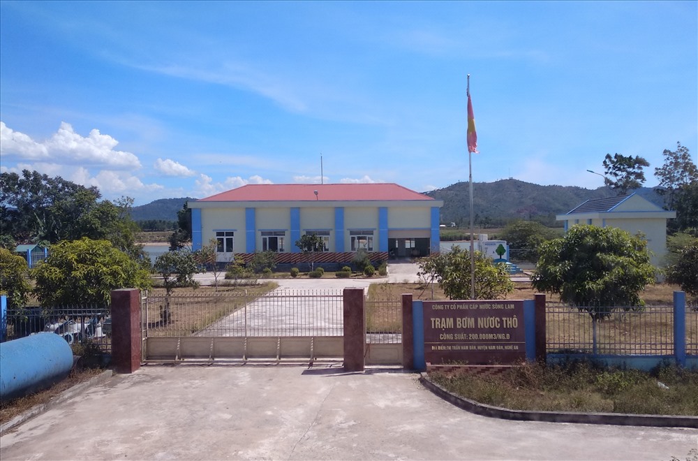 Trạm cấp nước thô của Công ty TNHH một thành viên Cấp nước Sông Lam tại huyện Nam Đàn (Nghệ An). Ảnh: PV