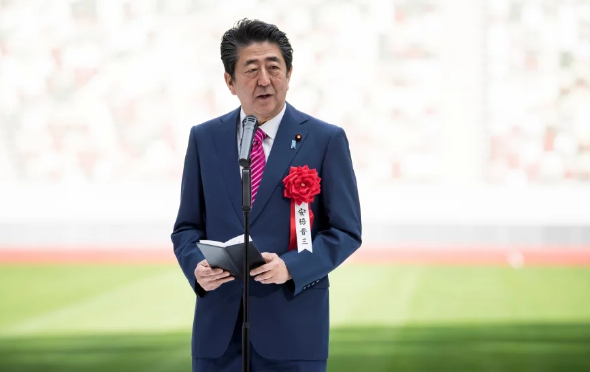 Thủ tướng Abe khen ngợi nỗ lực hoàn thành sân vận động 7 tháng trước khi diễn ra Olympic Tokyo 2020. Ảnh: Reuters