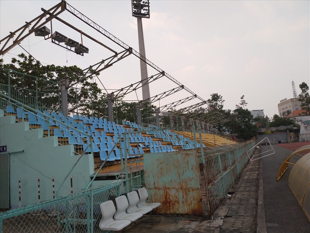 Khán đài A của SVĐ Long An hiện nay. Ảnh: K.Q