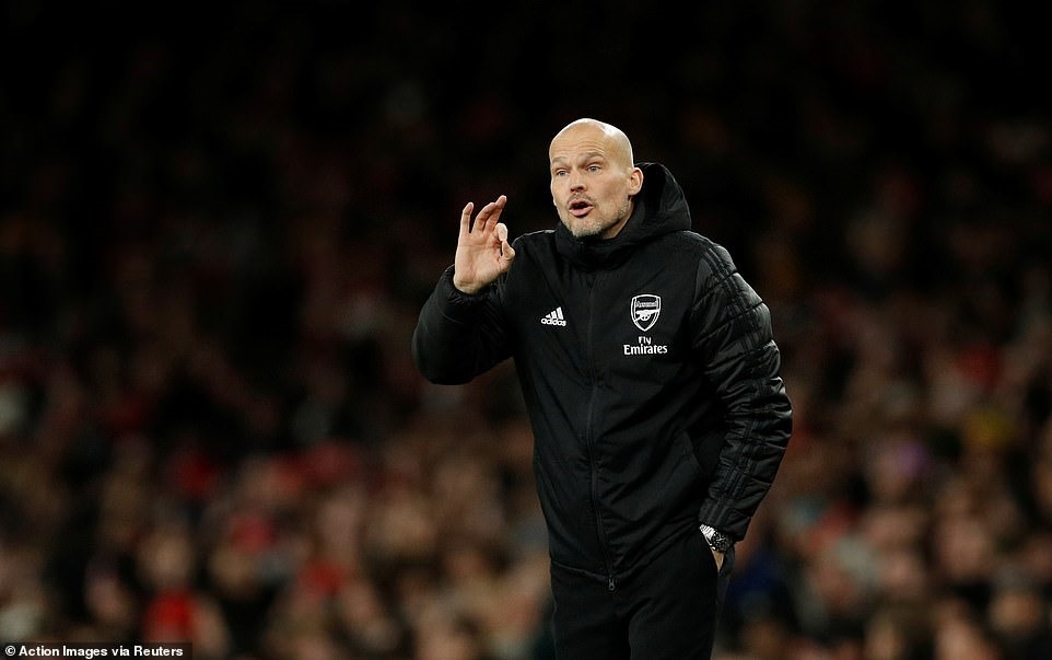 Ljungberg chưa đủ tầm để dẫn dắt Arsenal lâu dài. Ảnh: Reuters