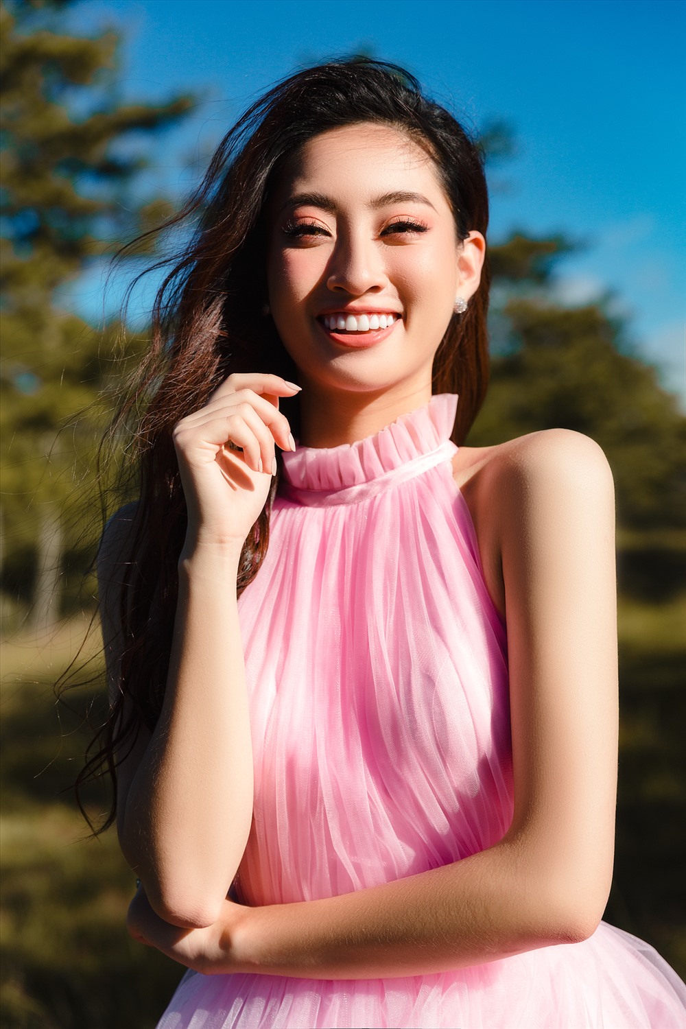 Dừng chân tại Top 12 và chưa thể tiến sâu vào Top 5 như kì vọng, người đẹp Cao Bằng cho hay, ở thời điểm đó cô đang có nhiều cảm xúc cũng như việc công bố quá nhanh cũng khiến cô chưa kịp suy nghĩ gì. Điều duy nhất cô nhận thức được là mọi người đã đặt niềm tin ở cô nhiều hơn và cô rất trân trọng những tình cảm và quan tâm khán giả theo dõi dành cho mình. Ảnh: Nguyễn Trường Sơn.