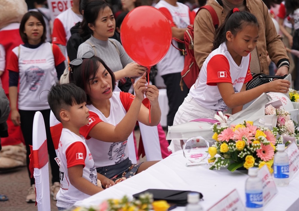 Nữ ca sĩ luôn hướng 2 con tích cực tham gia hoạt động xã hội.
