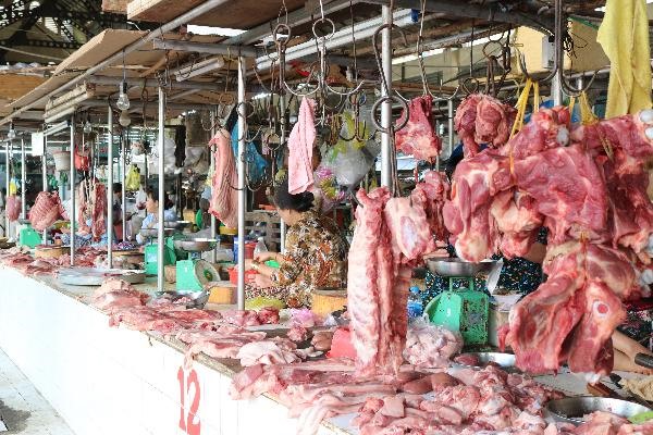 Giá thịt heo đang tăng phi mã từng ngày. Ảnh: Hồng Lan