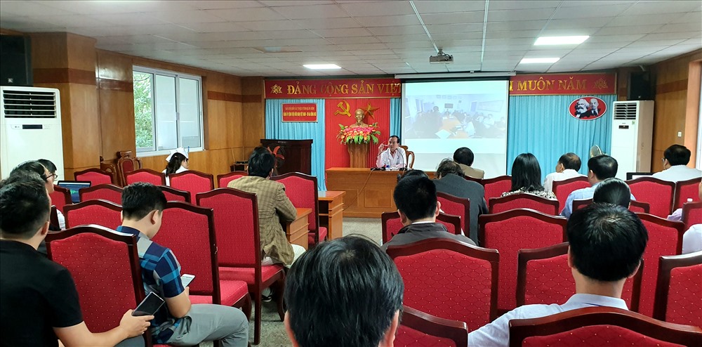 Tại buổi họp báo, lãnh đạo bệnh viện đã gửi lời chia buồn sâu sắc đến gia đình nạn nhân. Ảnh: LPL