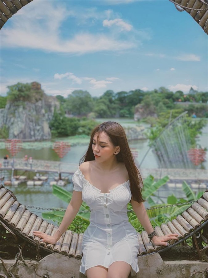 Bạn gái Hoàng Đức cũng nhận được nhiều lời khen ngợi về nhan sắc cùng phong cách ăn mặc quyến rũ.