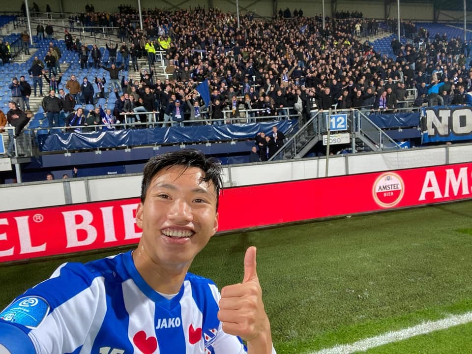 Văn Hậu đang rất được lòng fan của Heerenveen. Ảnh: SC Heerenveen