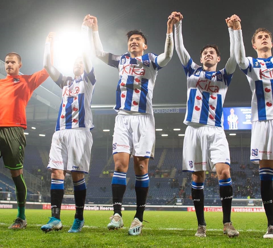 Văn Hậu và đồng đội sau trận đấu với Roda JC Kerkrade tại cúp Quốc gia Hà Lan. Ảnh: Heerenveen