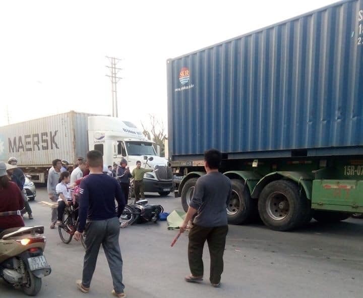 Hai học sinh cấp 1 bị container cán tử vong trên đường về nhà. Ảnh: HN