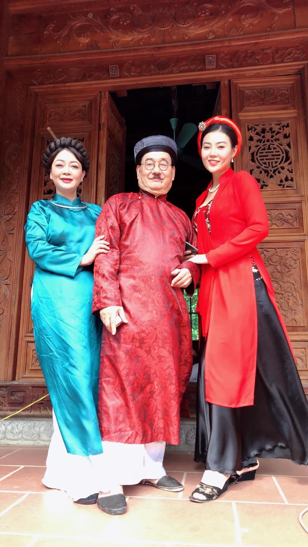 “Giấc mộng quan trường” quy tụ nhiều gương mặt làng hài như: NSND Tiến Đạt, Nghệ sĩ Trung Dân, diễn viên Thanh Hương,.. Ảnh: GMQT.