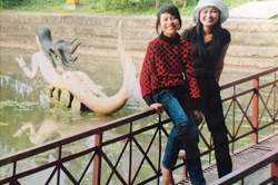 Sống cùng mái nhà nhưng hai mẹ con chỉ có thể gặp nhau qua 1 mảnh giấy