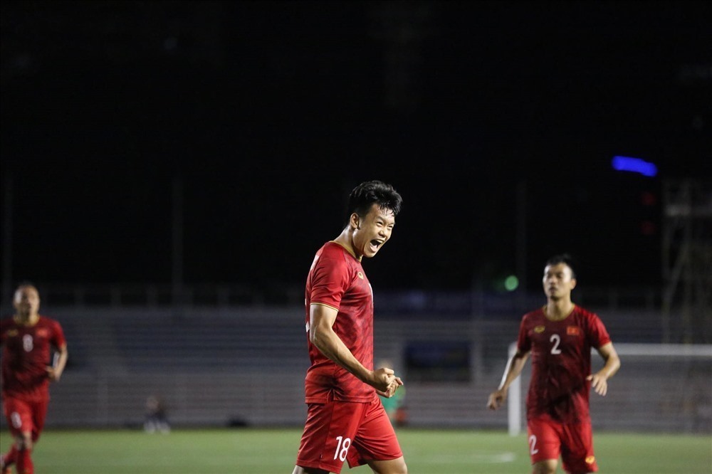Hậu vệ Thành Chung ghi bàn gỡ hòa cho U22 Việt Nam. Ảnh: D.P