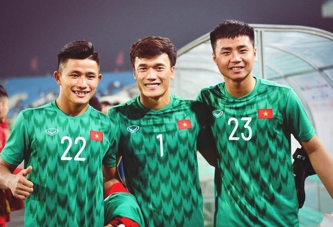 Từ trái sang, thủ môn Phan Văn Biểu, Bùi Tiến Dũng và Văn Toản. Ảnh:Ảnh: Instagram
