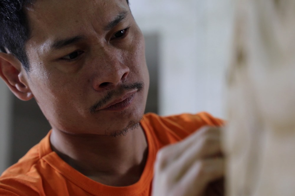 Vì làm thủ công, năng suất thấp nên anh chỉ làm theo đơn đặt hàng. Sản phẩm bằng tay thường đắt gấp 4-5 lần sản phẩm công nghiệp, nhưng lợi nhuận vẫn không được nhiều.
