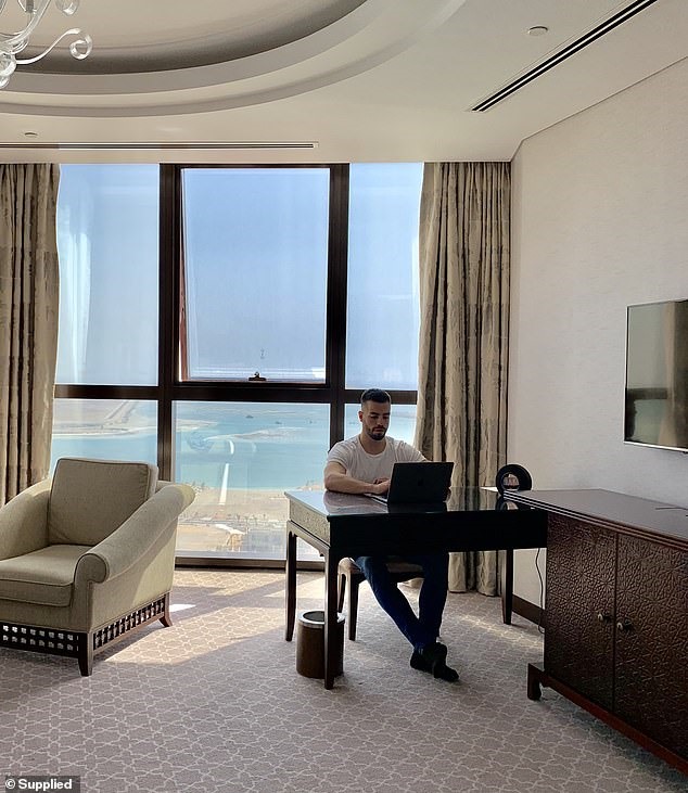 Matthew Lepre đang thuê nhiếp ảnh gia để đi cùng khắp thế giới phụ trách việc chụp ảnh “sống ảo” của anh. Ảnh: Mail.