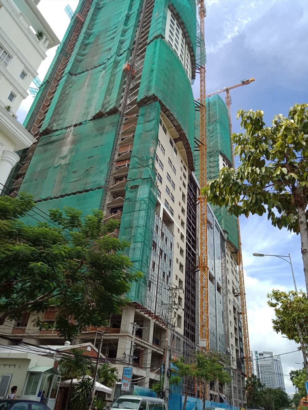Công ty Thanh Yến (chủ đầu tư dự án Trung tâm Thương mại Bờ Biển Vàng - Gold Coast 1, đường Trần Hưng Đạo, phường Lộc Thọ, TP.Nha Trang) bán 45 căn hộ trái phép cho tổ chức, cá nhân người nước ngoài. Ảnh: PV