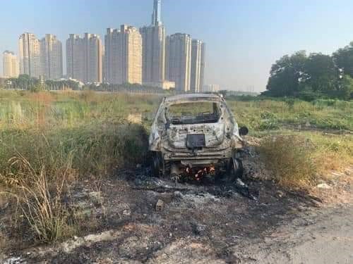 Hiện trường chiếc xe bị đốt cháy. Ảnh: CTV