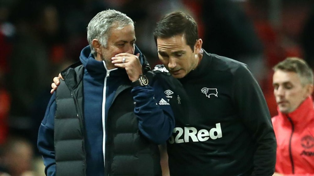 Mourinho gặp lại Lampard. Ảnh: Getty.