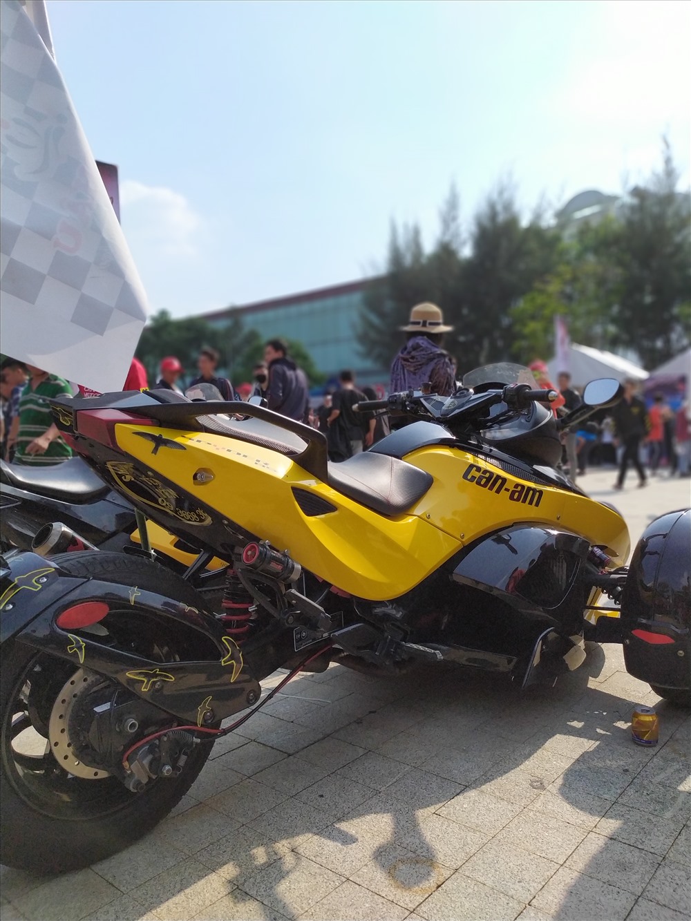 Người tham quan choàng ngợp trước hàng trăm chiếc mô tô độc lạ