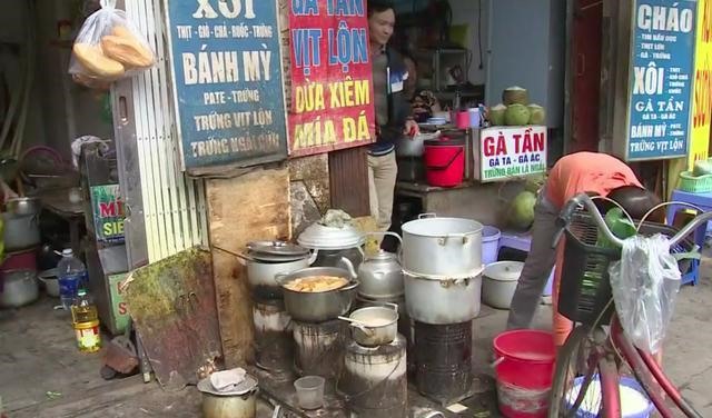 Người dân than thở vì bếp than gây ô nhiễm. Ảnh:V.T
