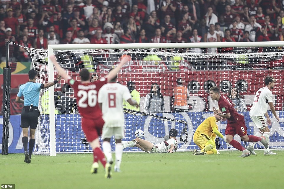 Bàn thắng duy nhất của Firmino. Ảnh: PA, REX, Getty.
