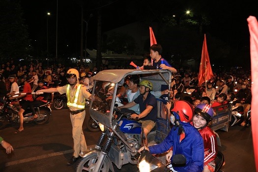Lực lượng công an tạm giữ một phương tiện “đi bão” tại TP.Biên Hòa_Ảnh: CTV