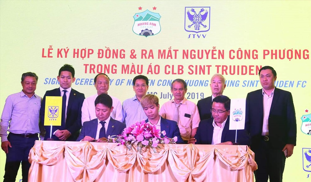 CLB HAGL sa sút ở V.League, các bản hợp đồng xuất ngoại cầu thủ của bầu Đức cũng thất bại. Ảnh: Đ.T