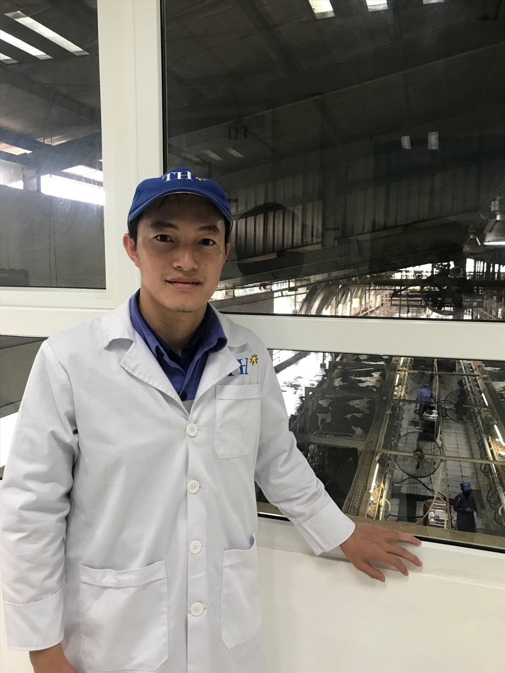 (Anh Trần Ngọc Cường, Giám sát vắt sữa Trang trại 3 – Cụm Trang trại Bò sữa của Tập đoàn TH tại Nghĩa Đàn, Nghệ An).