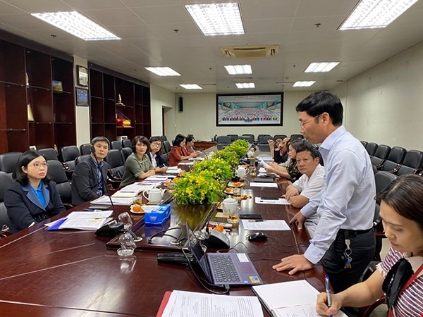 Đồng chí Lê Lâm, Chủ tịch Công đoàn Viện, Trưởng Khối Thi đua số 3 báo cáo kết quả hoạt động thi đua của Khối năm 2019.