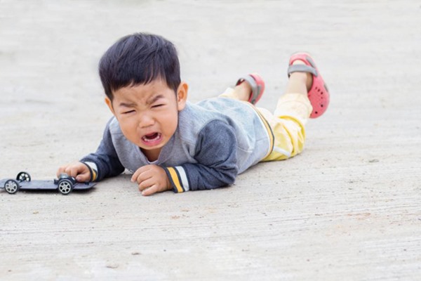 Trẻ dễ bị thương vào ngày này, hãy hướng dẫn cho trẻ cách phòng tránh.