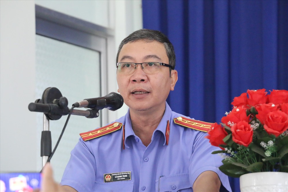 Ông Lê Quang Trung, Viện trưởng VKSND TP Nha Trang xin lỗi công khai và phục hồi danh dự cho ông Đàn. Ảnh: P.L