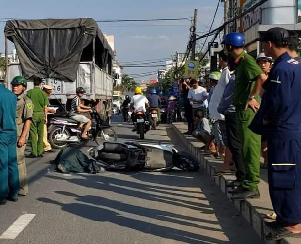 Hiện trường vụ tai nạn khiến người phụ nữ tử vong (Ảnh: Người dân cung cấp) Hiện trường vụ tai nạn khiến người phụ nữ tử vong (Ảnh: Người dân cung cấp)