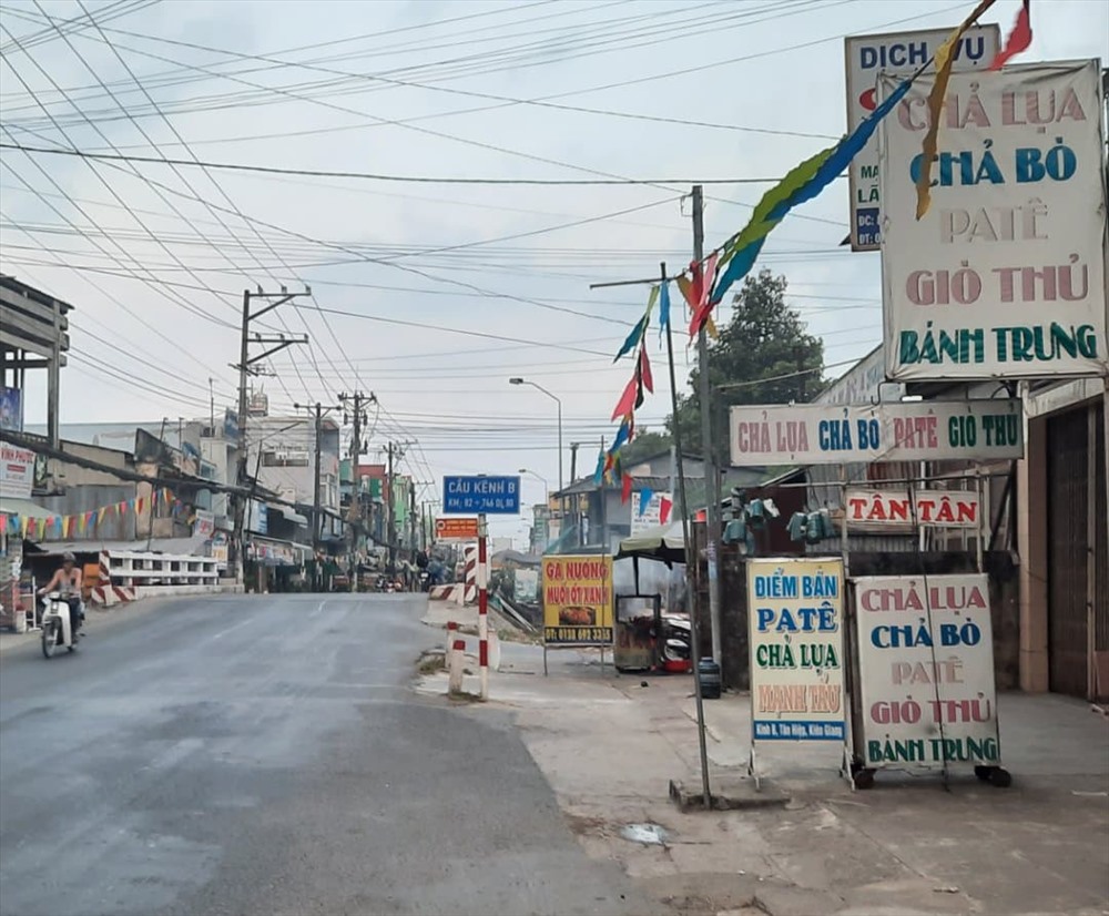 Cầu Kênh B - địa danh một thời được xem là “thủ phủ” thịt chó của miền Tây. Ảnh: P.A