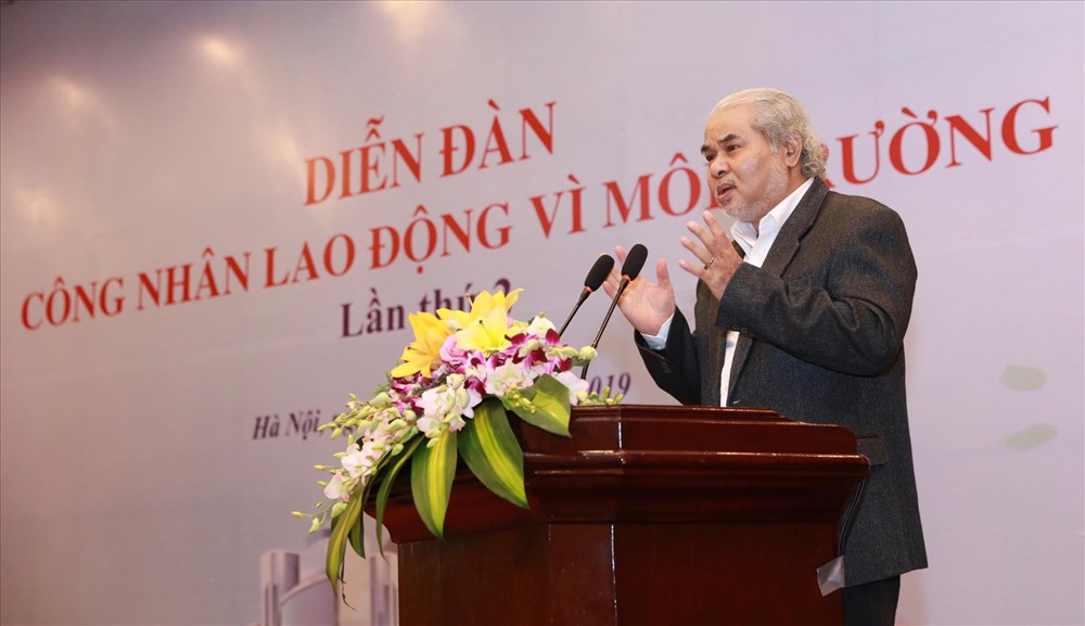ông Phạm Quốc Quân, Tiến sỹ khoa học, Viện sỹ Thông tấn hàn lâm môi trường công nghiệp Liên bang Nga, công tác tại viện Khoa học An toàn và Vệ sinh Lao động, Tổng Liên đoàn Lao Động Việt Nam.