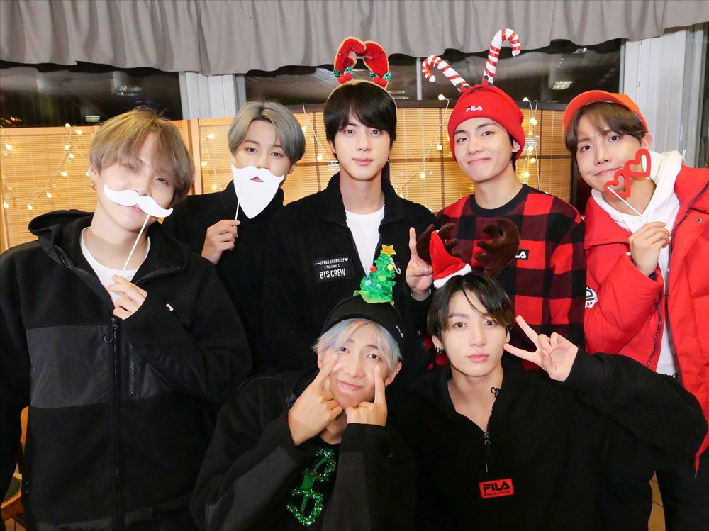 Bức ảnh BTS được Dispatch up trực tiếp trên fanpage - Ảnh : Dispatch fanpage