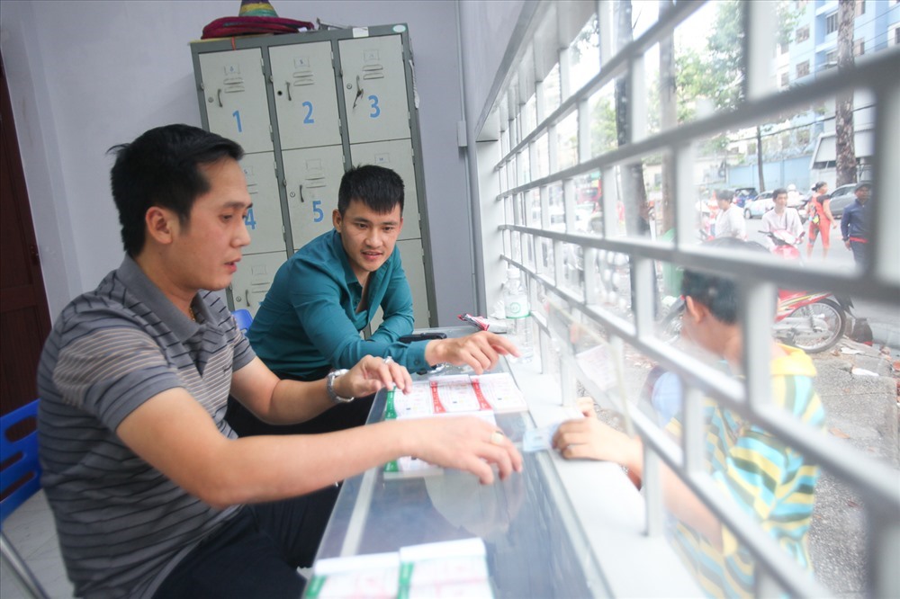 Công Vinh từng đi bán vé ở sân Thống Nhất. Ảnh: Đ.H