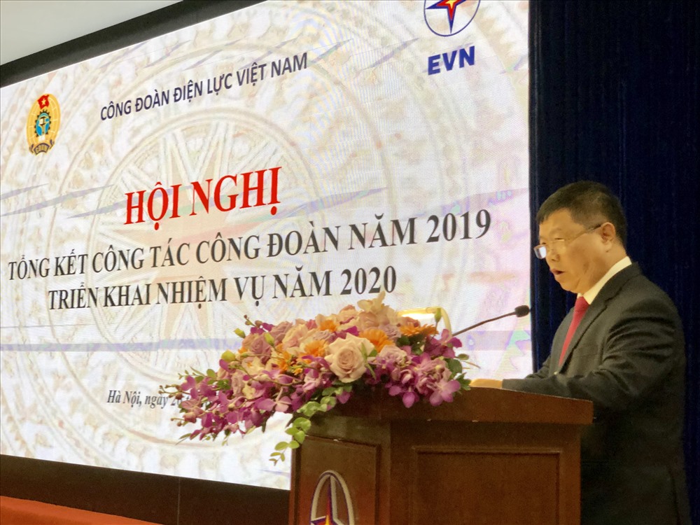 Đồng chí Khuất Quang Mậu - Chủ tịch Công đoàn Điện lực Việt Nam phát biểu khai mạc hội nghị. Ảnh: V.L