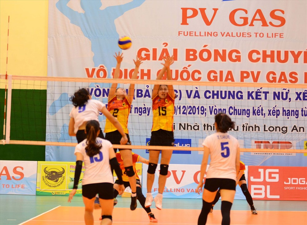 Đội Nữ VTV Bình Điền Long An (áo vàng) được đánh giá cao tại giải. Ảnh: K.Đ