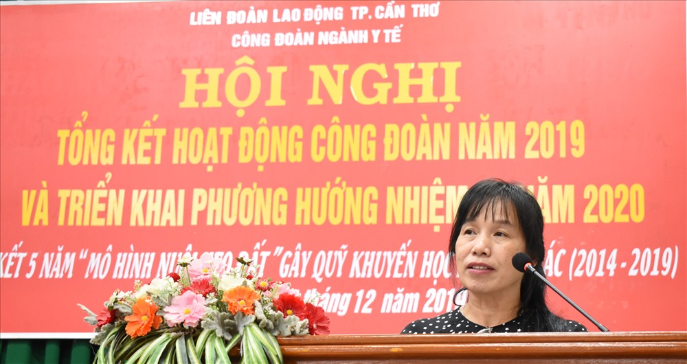 Bà Nguyễn Thị Diệu Hiền – Trưởng Ban nữ công (LĐLĐ TP.Cần Thơ) - đánh giá cao công tác mô hình dân vận khéo của Công đoàn ngành Y tế. Ảnh: Thành Nhân.