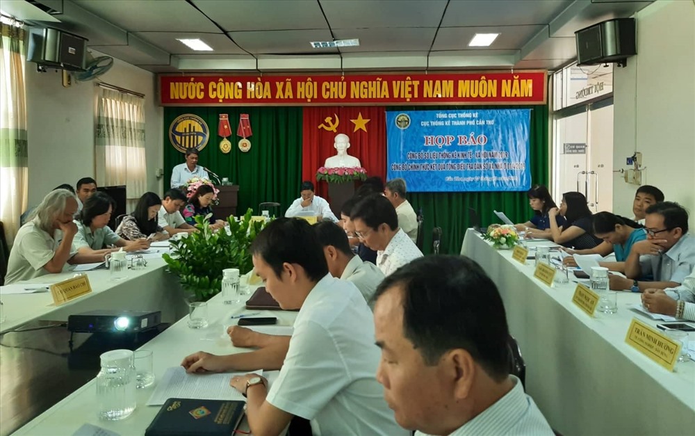 Quang cảnh buổi họp báo công bố kết quả tổng điều tra dân số của TP Cần Thơ. Ảnh: P.T