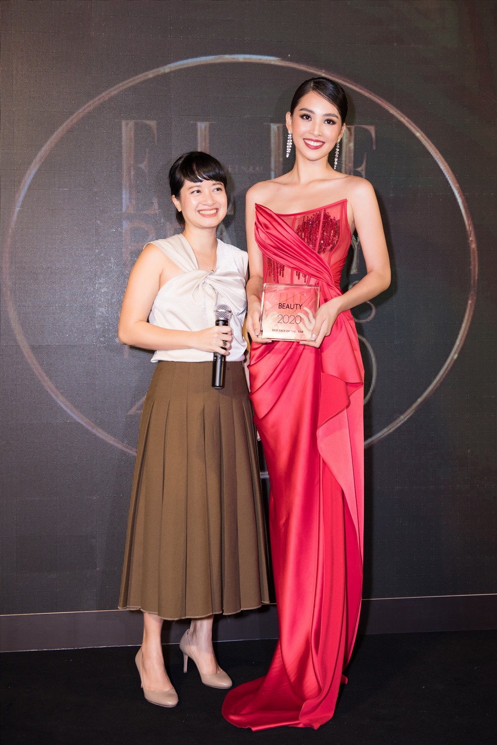 Tiểu Vy đã xuất sắc nhận giải thưởng Best Face of The year