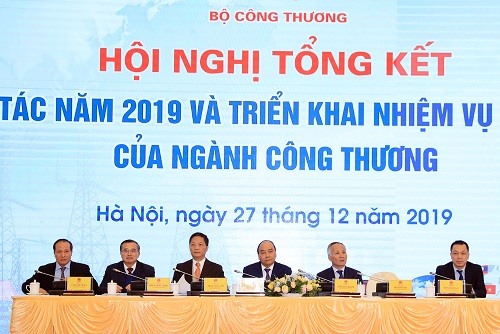 Thủ tướng tham dự hội nghị tổng kết ngành công thương. Ảnh: VGP