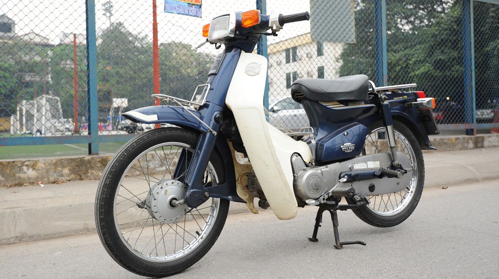 Honda super cub đời 1982. Ảnh ST.